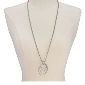 Silver pendant necklace